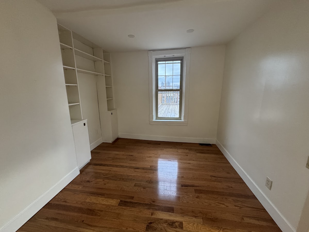 5429 Howe Street, 2nd Floor